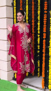 la mujer americana rolls into krishna bungalows for ganesh chaturthi festivities nargis fakhri