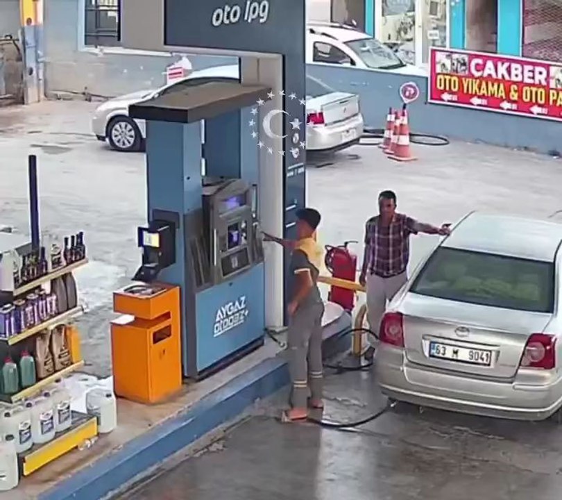Şanlıurfa’nın Akçakale ilçesinde bir akaryakıt istasyonunda yaşanan olay, faciaya dönüşmeden atlatıldı