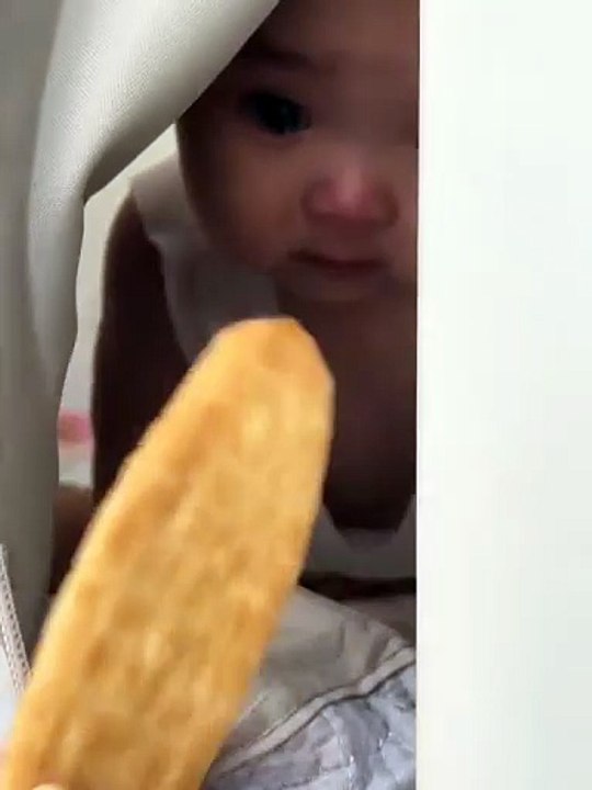 Adorable Baby Eating Biscuit 🍪 | Funny & Cute Baby Moments #Shorts #shortsfeed #viral #kids #cute #trending #viralvideo #viralpost #reels