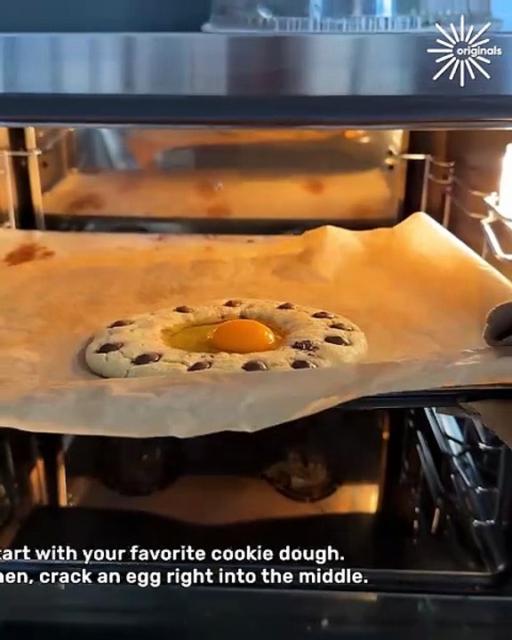 Egg meets cookie – breakfast just got creative! 🍳🍪