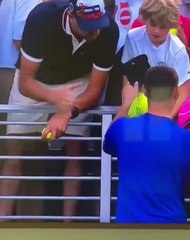 Un PDG polonais vole la casquette d'un enfant à l'US Open offerte par Majchrzak