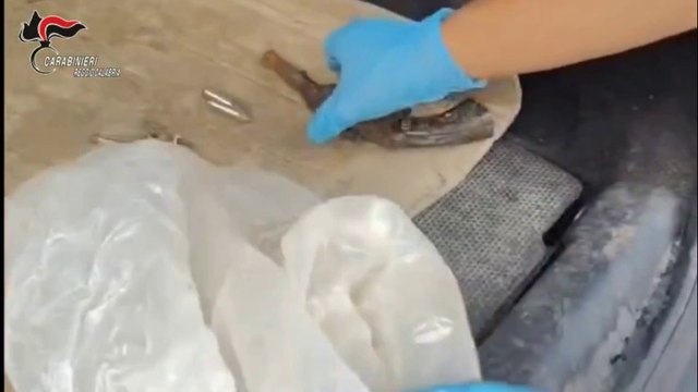 In auto con una pistola clandestina, arrestato un uomo nel reggino