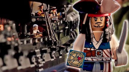 Lego nennt es nicht Black Pearl, aber dieses Piratenschiff ist riesig und hat fantastische Details: Selbst die Kanonen lassen sich ausfahren