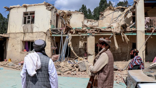 Terremoto en Afganistán deja al menos 800 muertos y 2.700 heridos