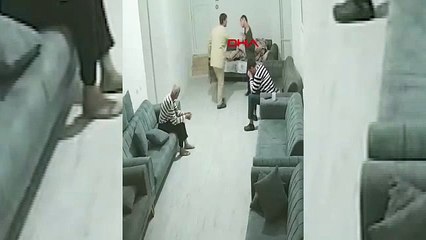 Özel bakımevinde bakıcı dehşeti kamerada