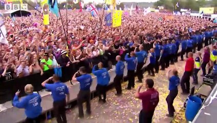 Barry Gibb - Stayin' Alive (Glastonbury 2017)
