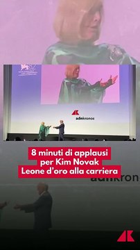 Kim Novak emoziona Venezia: Leone d’Oro alla carriera e 8 minuti di applausi