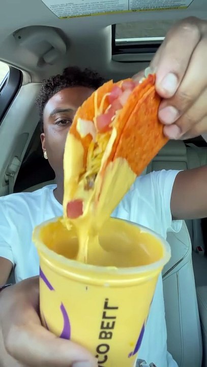 Follow for more ASMR videos🌮🍟 Credits: @shawneatz #mukbang #asmr #fastfood #asmreating