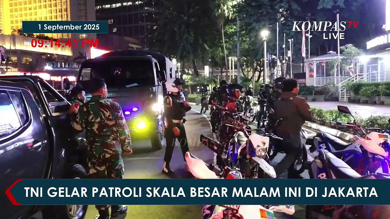 Iring-iringan TNI Patroli Malam di Jakarta usai Gelombang Demo