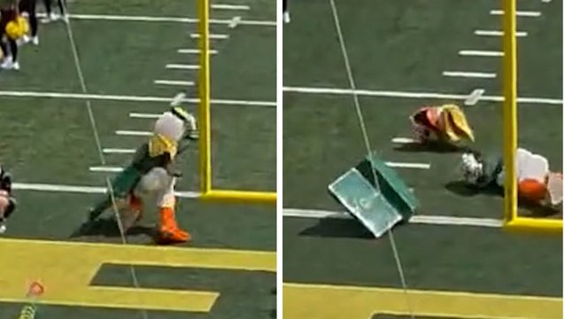 Oregon Ducks mascot trips and loses his head before running off field