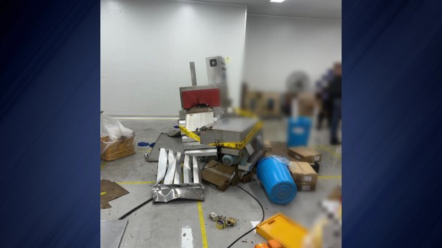 평택 화장품 공장 폭발로 3명 중상 등 11명 다쳐 / YTN