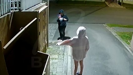 Flagrante em Curitiba: jovens são filmadas sabotando disjuntores de casas durante a noite; veja vídeo