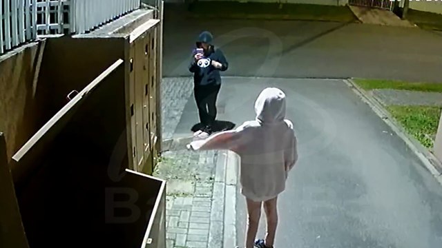 Flagrante em Curitiba: jovens são filmadas sabotando disjuntores de casas durante a noite; veja vídeo