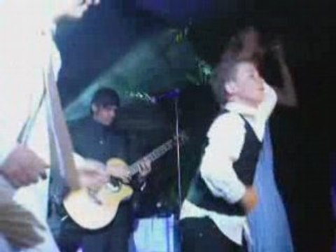 Eliott Ariel Jess danse la tecktonik au mariage d'Ariel