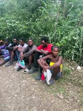 Ejército detiene a 12 haitianos indocumentados localizados con drones en Pedro Santana