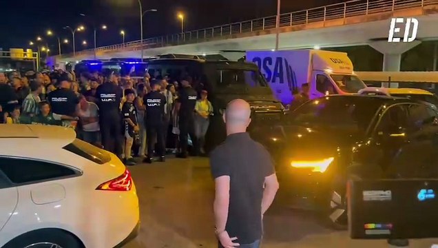 La afición pide a Ceballos en la llegada de Antony