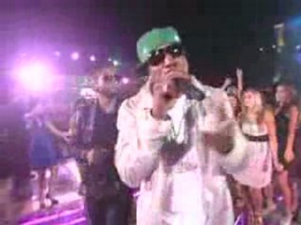 Usher & Jeezy Perform Love In This Club Live