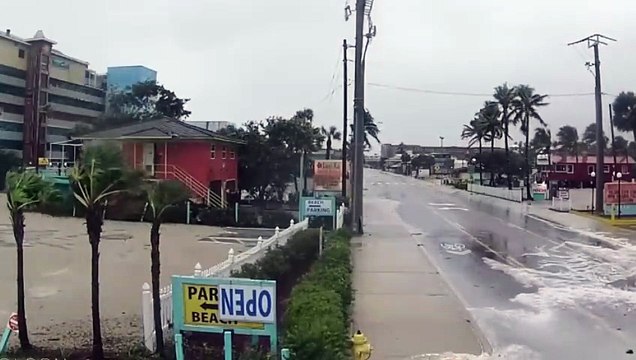 15ft Storm Surge Washes Away Homes in Ft. Myers Beach - Hurricane Ian A storm in the Atlantic Ocean #storm #ocean #oceanwaves #waves #шторм
