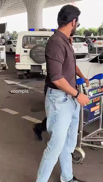 bigg boss winner karanveer mehra spotted as he rolls into the airport