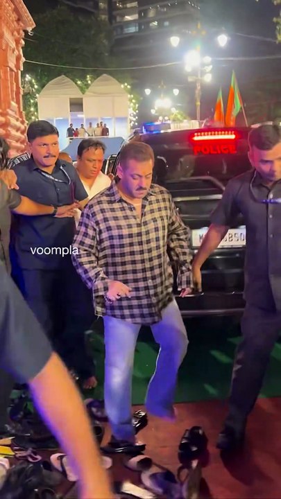 salman khan jogging to his car, now that’s something you don’t see every day‍♀ scenes as the bhai hops to his ride after ganesh chaturthi festivities