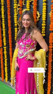 Bollywood Actress Isha Koppikar at Ekta Kapoor Ganpati Bappa Event❤️🥰#ishakoppikar #bollywood #actresses #actressreels