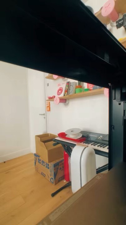 On a créé une étagère d’angle avec @caillou_baton en mixant nos univers respectifs ⚡️ J’suis trop content d’associer l’impression 3D avec d’autres matériaux, travailler avec d’autres corps de métier !