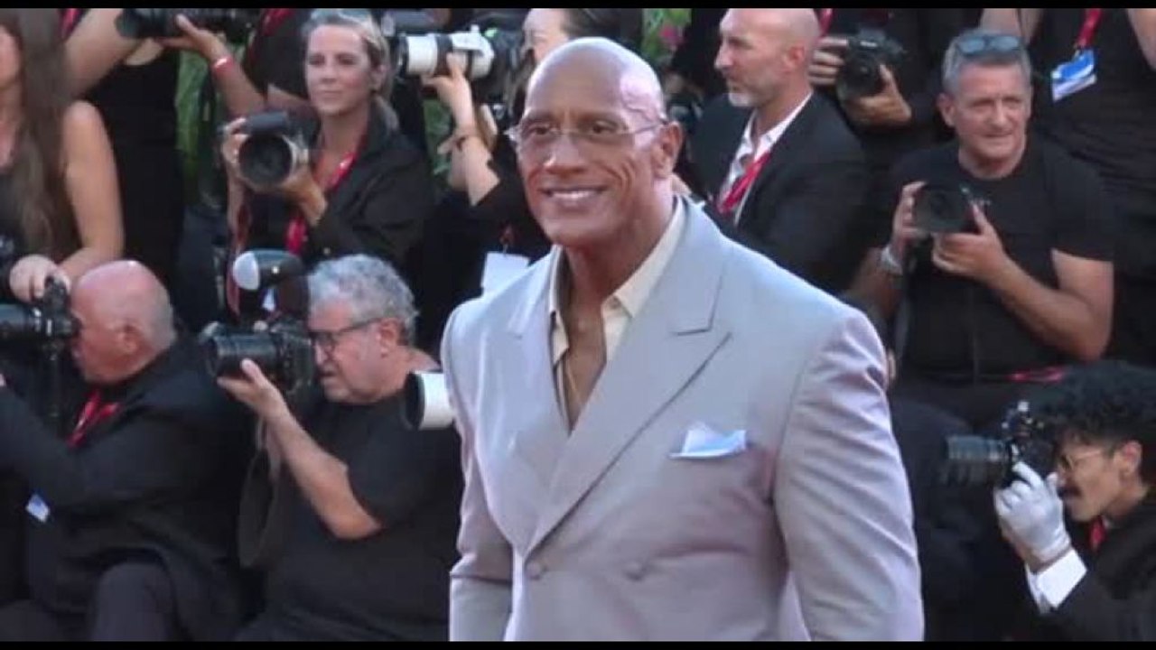 A Venezia The Rock ed Emily Blunt, red carpet "The Smashing Machine"