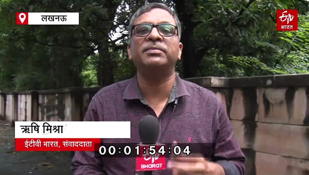 गोरखपुर के गेंदबाज ने दोनों हाथ से गेंद फेंक मच...