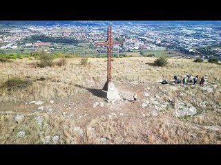 Prato dall'alto, in volo col drone sulla croce di Poggio Castiglioni