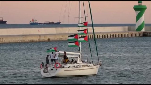 Gaza, la Global Sumud Flotilla è ripartita da Barcellona