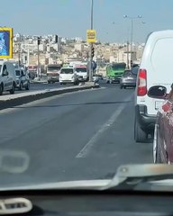 دهس فتاة اثناء توثيق شخص أزمة السير على اشارة الغاز