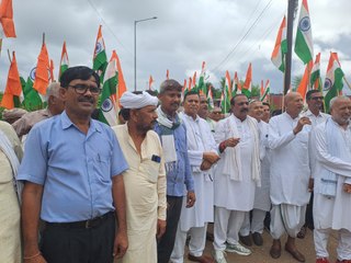 VIDEO: जिले का नाम और मुख्यालय बदलने के खिलाफ निकाली झंडा रैली