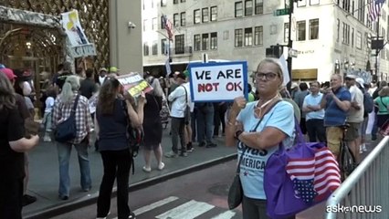 Centinaia a NY manifestano contro Trump nel giorno Festa lavoratori