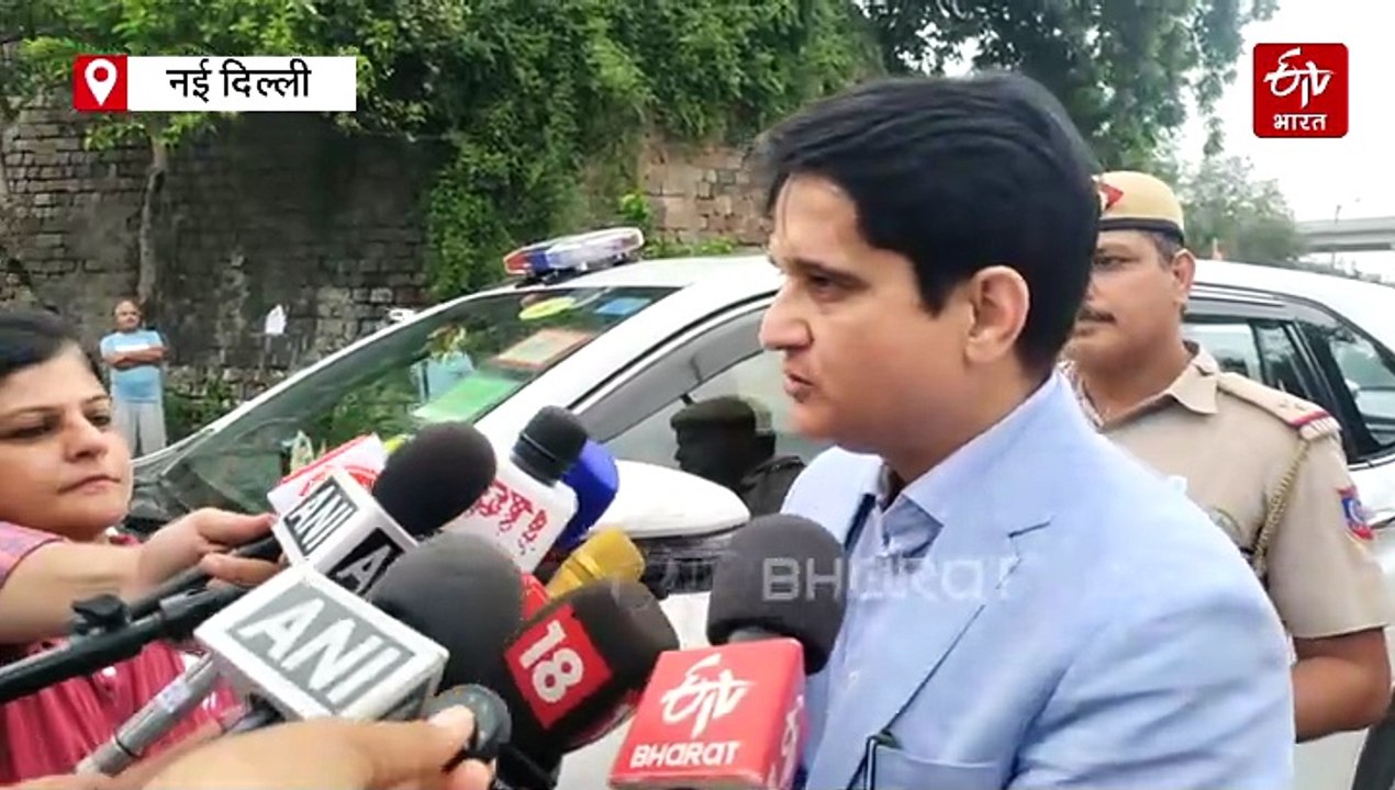 दिल्ली में यमुना खतरे के निशान के पार, रिहायशी इलाकों में घुसा पानी; लोगों को ले जाया गया सुरक्षित जगह