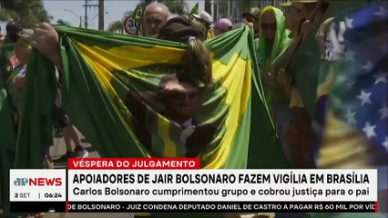 Apoiadores de Bolsonaro fazem vigília perto de seu condomínio