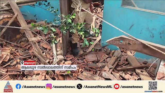 ആലപ്പുഴയിൽ പഴയകെട്ടിടം തകർന്നു വീണു; സ്കൂട്ടർ യാത്രക്കാരന് പരിക്കേറ്റു