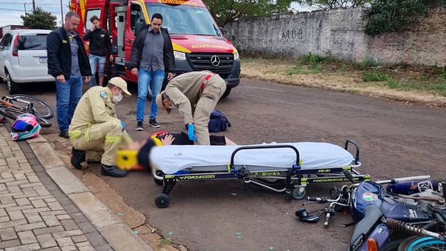 Mulher fica ferida em colisão entre Moto e Fiesta no bairro São Cristóvão, em Cascavel