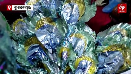 ଘରର ଶୋଭାବର୍ଦ୍ଧନ କରୁଛି ଅଦରକାରୀ ବସ୍ତୁ, ଜରି ସାମଗ୍ରୀରେ ଜୀବନ ଭରୁଛନ୍ତି ଶୈଳବାଳା