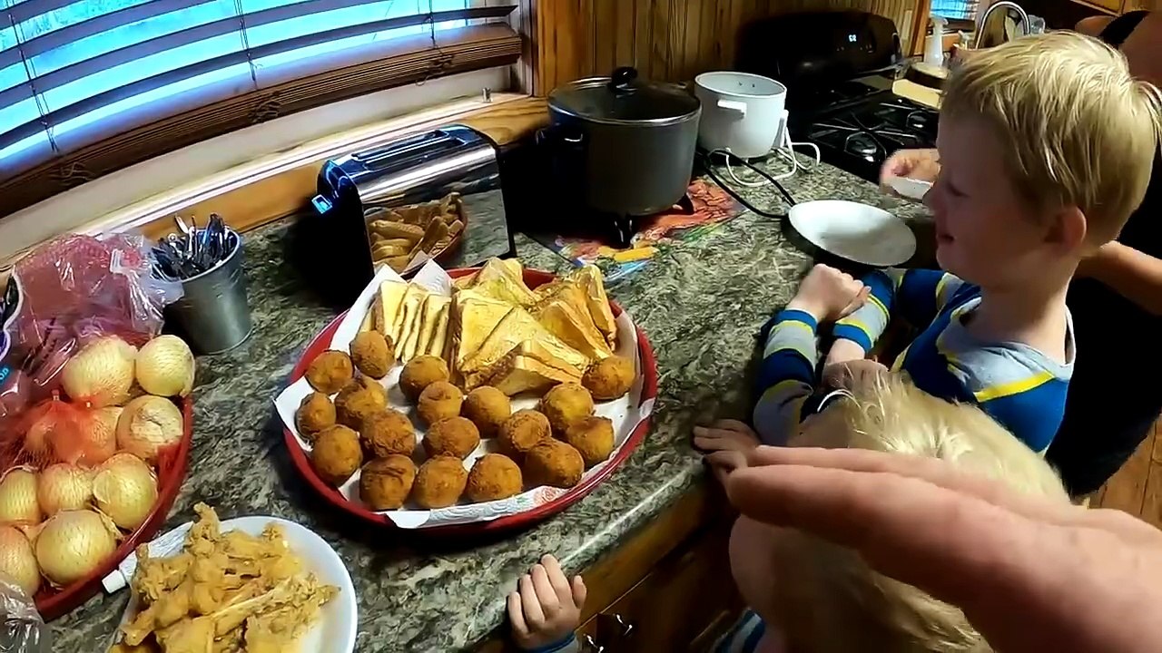 5 Days Fishing & Camping in Swamp - Catch & Cook Frogs, Gar, Crabs, Catfish & Buffalo