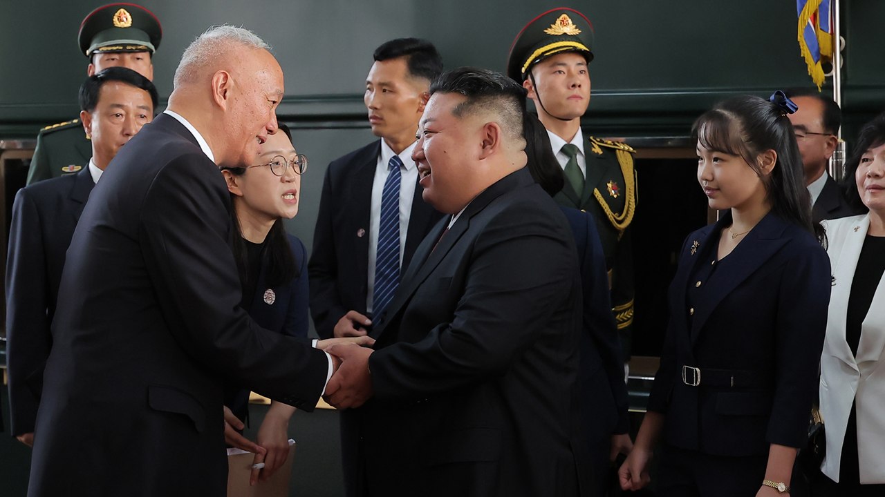 김정은 방중에 딸 주애 동행 확인...북, 사진 공개 / YTN