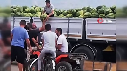 Bir tır dolusu karpuzu ücretsiz dağıttı