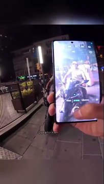 Koca yürekli motorcu öyle bir şey yaptı ki... Sosyal medyada gündem oldu