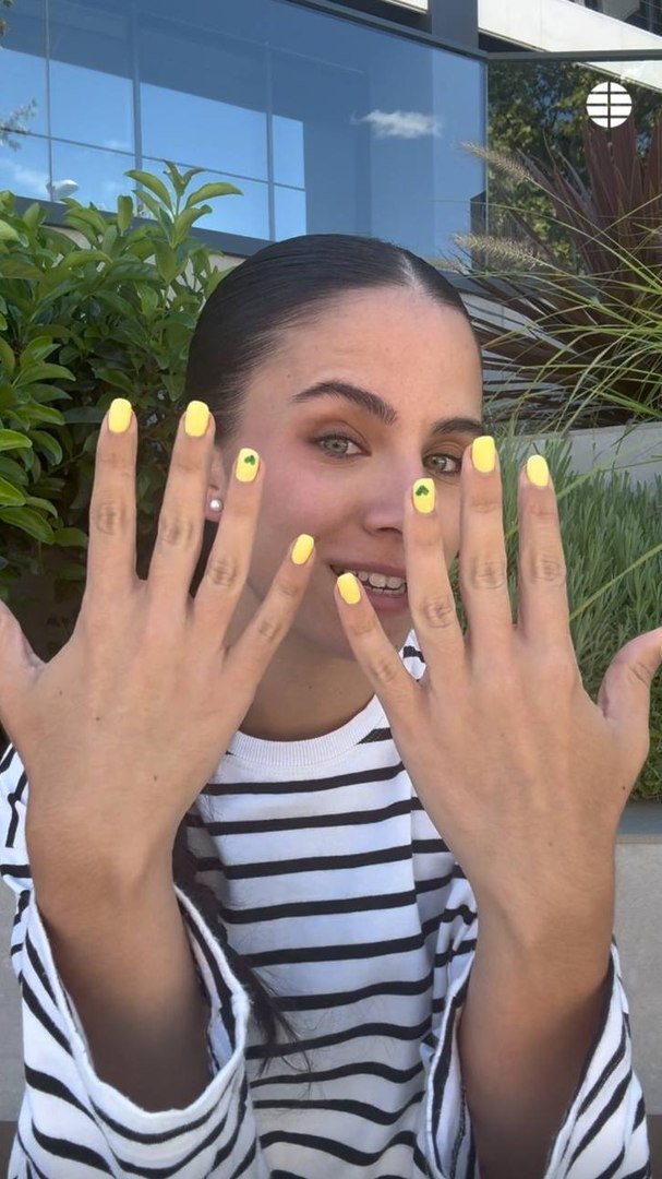 Desde este 1 de septiembre de 2025, y de forma inmediata, la Uni�n Europea proh�be usar en cosm�ticos dos compuestos que especialmente llevan los esmaltes y geles semipermanentes: TPO y DMPT. Ambas sustancias clasificadas como "carcin�genas, mut�genas o t�xicas para la reproducci�n".

La idea es proteger tanto a los profesionales que trabajan con estos productos a diario como a clientas que los llevan en las u�as.