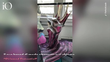 Fishion o fashion? La studentessa di moda che crea abiti in pelle di salmone