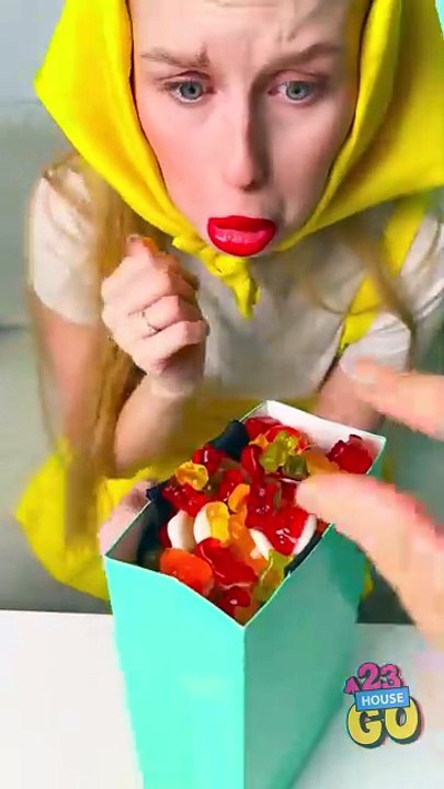 Toothpaste Made This Gummy Bear Explode in Size! 🧼🧸😱