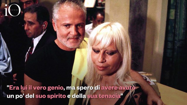 Donatella Versace saluta la moda con un pensiero per il fratello Gianni: «Il più grande onore della mia vita»