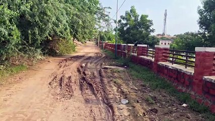 बारिश ने बिगाड़ी हालत, गड्ढों में समाई सडक़, सफर बना खतरा