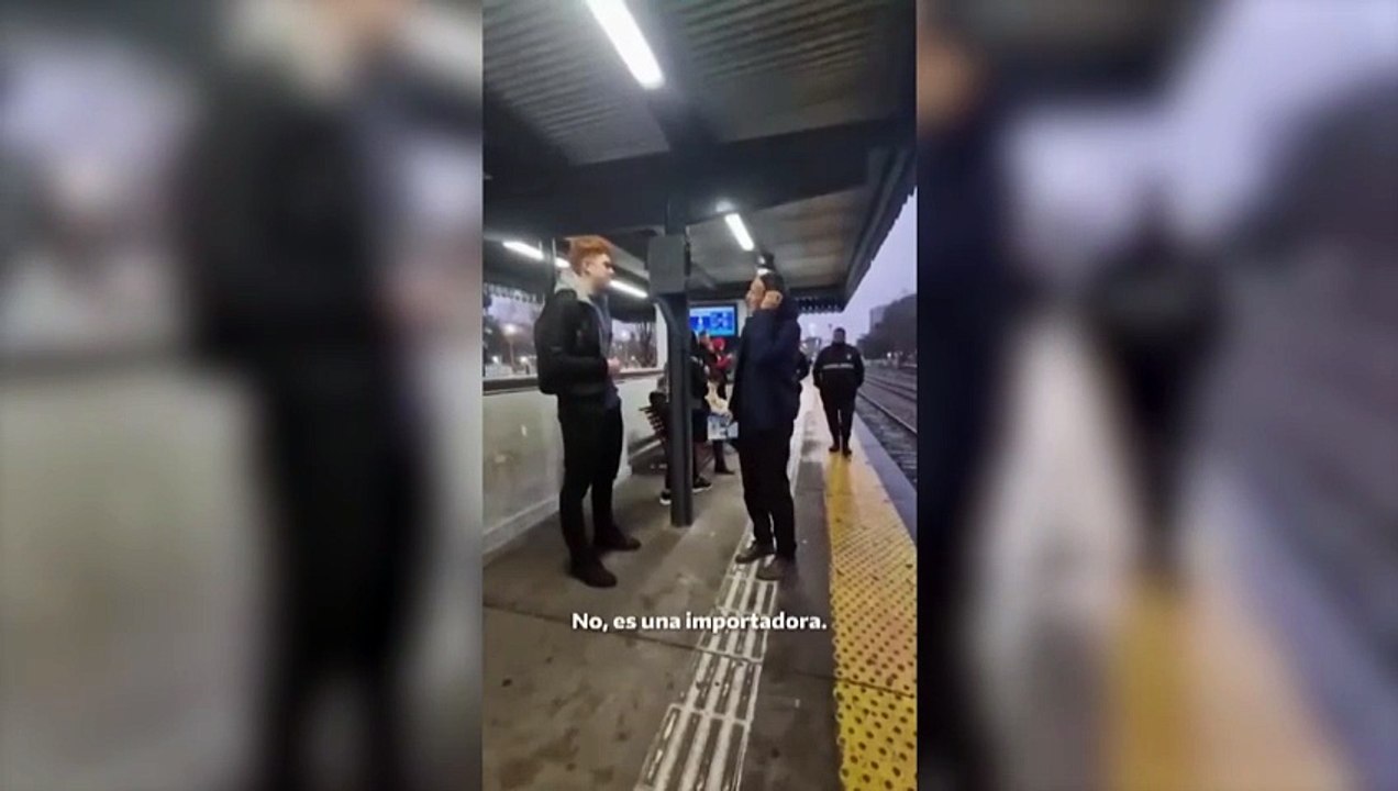 La Policía intentó frenar a Gabriel Katopodis mientras repartía volantes en la estación