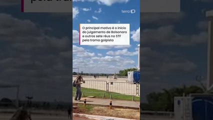 Praça dos Três Poderes é cercada para julgamento de Bolsonaro no STF #shorts
