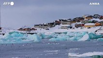 Groenlandia, il tramonto che incanta Nuuk: immagini spettacolari tra i ghiacci